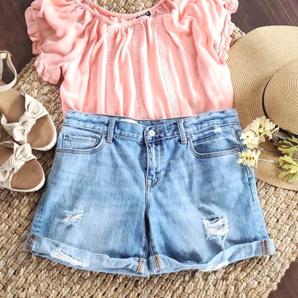 Gap Women's Jean Shorts Size 28 Sexy Boyfriend Shorts Distressed Light Blue